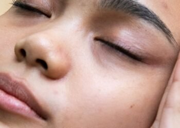 A Derm's Guide To Hypochlorous Acid & Best Face Mists