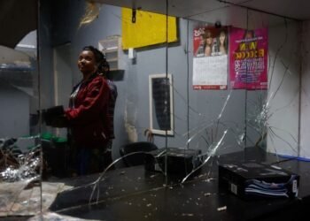 African migrants with deep roots in South Africa flee xenophobic attacks