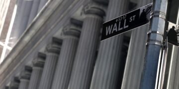 All eyes are now on the bond market as oil prices fall. Will the Fed hike rates?