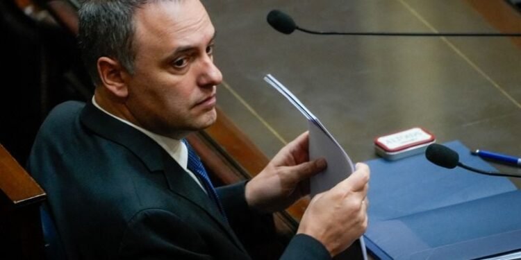Argentina cabinet chief resigns after corruption allegations