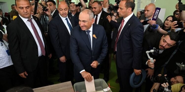 Armenians vote with peace efforts and Russia in focus