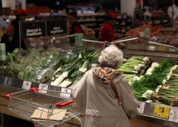 Australian government spending flat in Q1, no boost to GDP