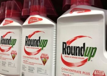 Bayer says no plans to restructure despite litigation threat