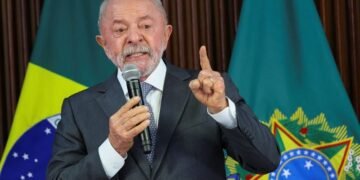 Brazil´s President Lula maintains poll lead over right-wing Senator Bolsonaro