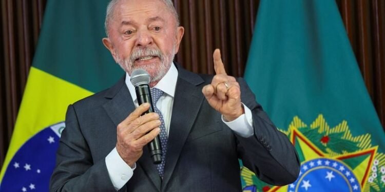 Brazil´s President Lula maintains poll lead over right-wing Senator Bolsonaro
