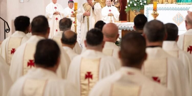 Catholic bishops call for humane treatment of migrants during US-Mexico border Mass