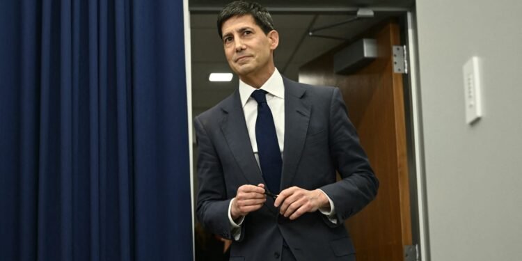Chairman Warsh abstains from giving rate forecast as several members signal a hike in 2026