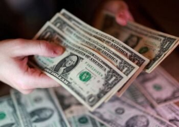 Dollar firms as cracks emerge in peace deal, pound dips on Starmer uncertainty