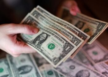 Dollar hits one-year high on Fed hike bets; Japan warns on yen