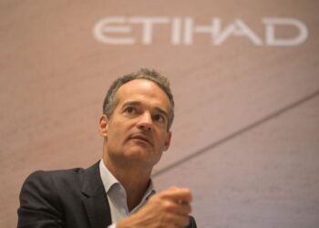 Etihad Airways orders widebody planes, sees return to pre-war capacity in June
