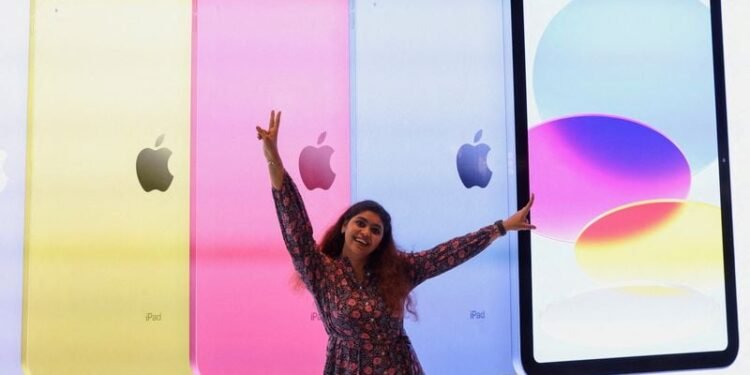 Exclusive-Apple accuses India of ’copy-pasting’ rivals’ claims in antitrust investigation