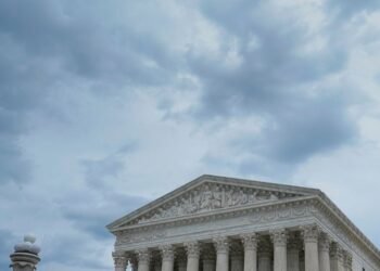 Factbox-Top cases on the US Supreme Court’s docket