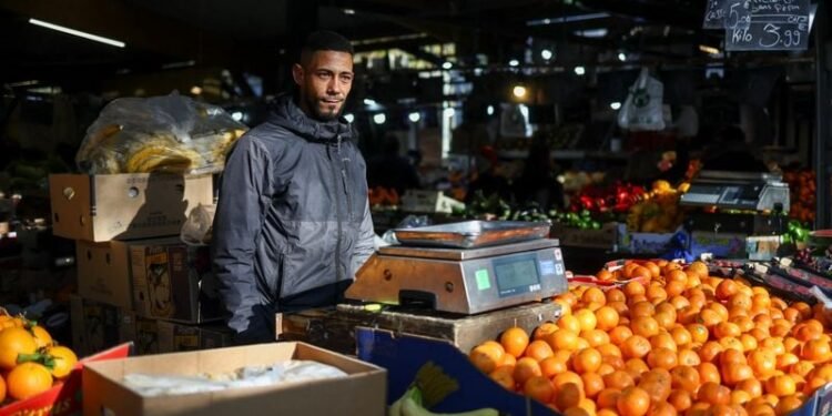 French preliminary inflation at 2% in June, below estimates