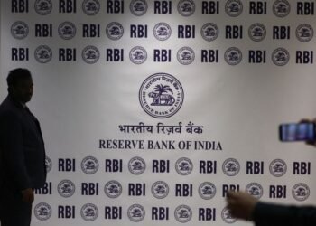 Indian central bank keeps key policy rate on hold, despite falling currency