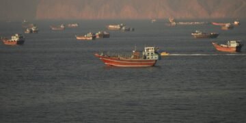 Iran reportedly closes Strait of Hormuz again, raising doubt over talks