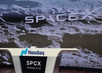 Is it too late to buy SpaceX’s stock? Here’s how Tesla’s did after one day — and five years.