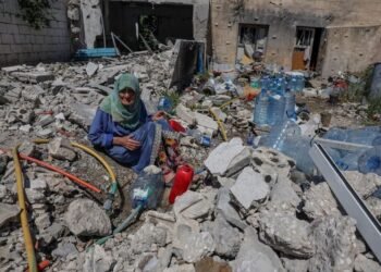 Lebanese villagers return to find homes in ruins