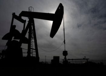 Oil falls as traders digest escalation in US-Iran strikes