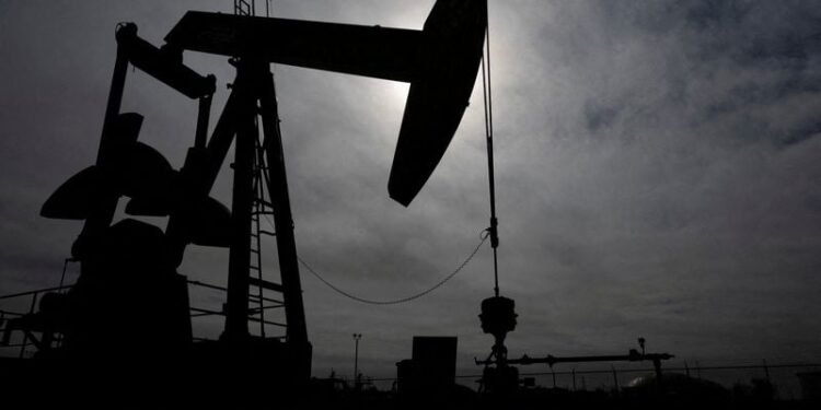 Oil falls as traders digest escalation in US-Iran strikes
