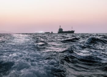 Oil heads for another losing week, but analyst warns sluggish Strait of Hormuz traffic could send price soaring again