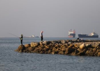 Oil prices extend declines on possible U.S.-Iran peace deal to reopen Strait of Hormuz