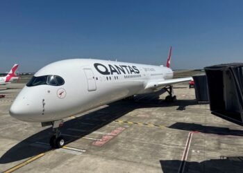 Sleep and light: the science behind Qantas’ bet on 20-hour flights