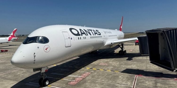 Sleep and light: the science behind Qantas’ bet on 20-hour flights