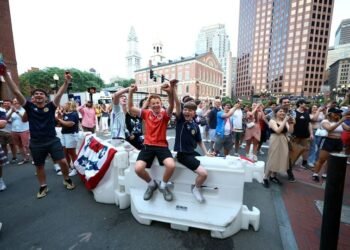 Soccer-How a warm World Cup welcome is endearing the US to fans