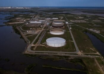 Stocks of oil in US Strategic Petroleum Reserve falls to lowest since 1983