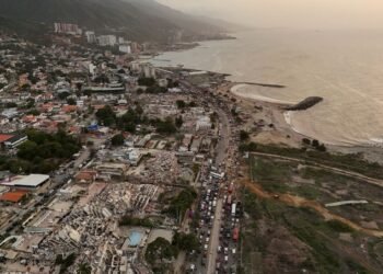 Thirty-three people rescued, thousands still missing after Venezuela quakes