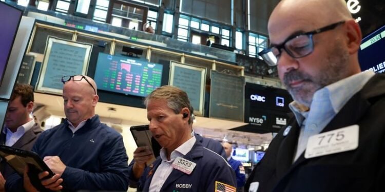 Trading Day: War clouds and tech wobbles