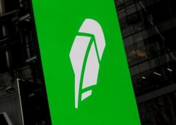 Trading platform Robinhood cuts 10% of workforce to flatten management layers