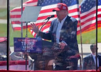 Trump, campaigning for Republicans in Wisconsin, vows quick end to Iran war