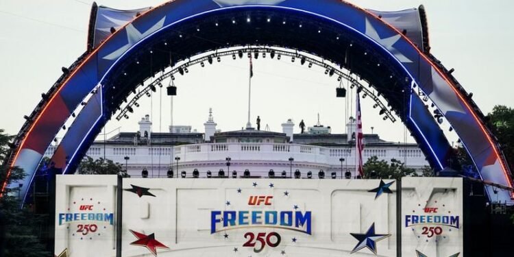 Trump hosts White House cage fights amid war and political scrutiny