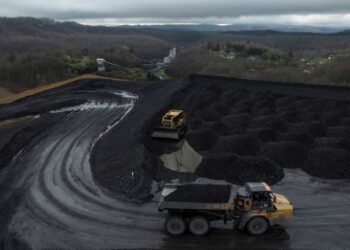 Trump plans $700 million in new coal support, White House official says