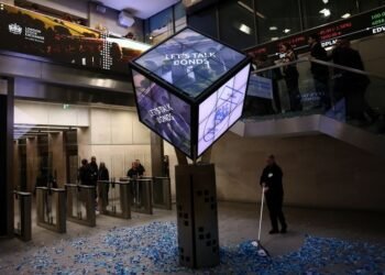 UK stocks decline before Bank of England rate decision