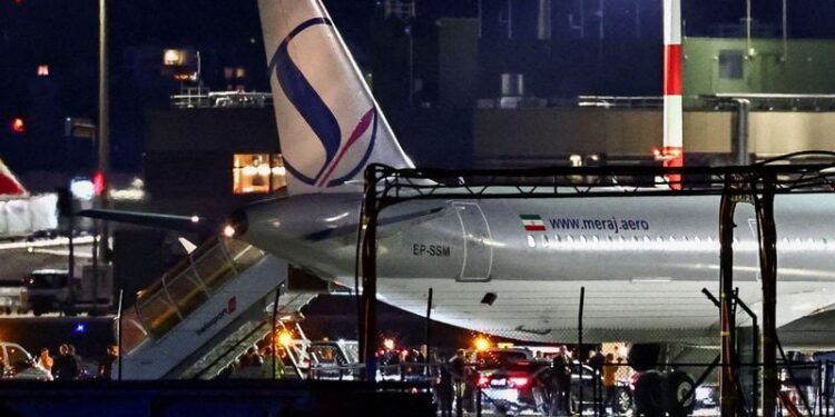 US disputes Iranian claims about closing Strait of Hormuz as negotiators head to Switzerland