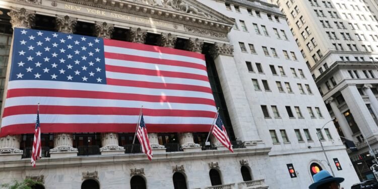 U.S. stock futures dip, oil prices surge as new attacks threaten the cease-fire with Iran