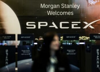 Wall Street giants tout SpaceX as Musk speaks at pre-IPO investor event