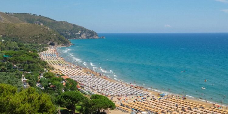 12 Best Beaches in Rome to Do as the Romans Do