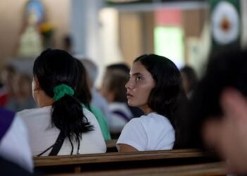 Teen Venezuela quake survivor mourns her ’young forever’ friends