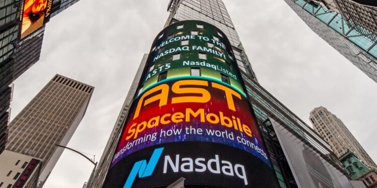 AST SpaceMobile’s stock is sinking as the SpaceX rival looks to raise more cash