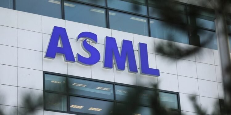 Chinese and US risks mean EU chip sector faces a ’bleak future,’ report says