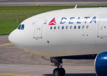 Delta faces jet-fuel jitters even as it sees strong travel demand