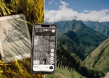 Dumbphones, Smart Glasses, and More Tech Trends That Are Shaping the Way We Travel