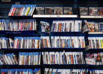 Gamer trades in $1,000 of physical discs at GameStop, days after Sony announces end of disc era