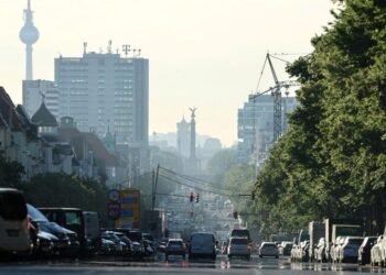 German commercial property financing sentiment plunges, survey shows