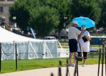 Heat wave disrupts Fourth of July events across eastern US