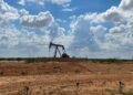 Oil prices settle 2% lower as economic worries outweigh supply risks