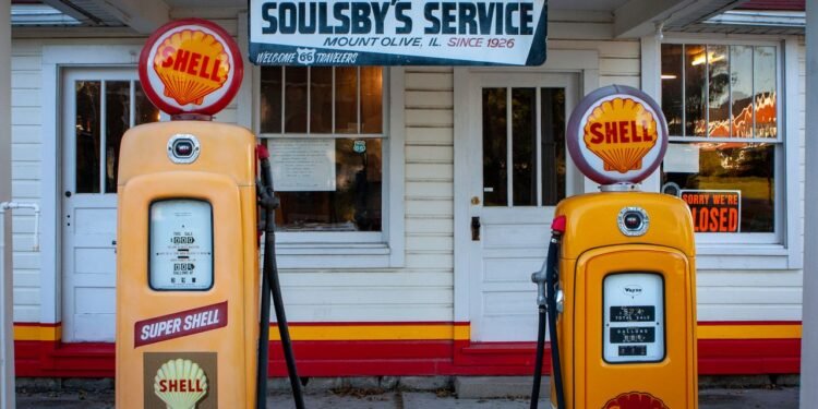 On Route 66, a Reluctant American Finds a Renewed Sense of Wonder